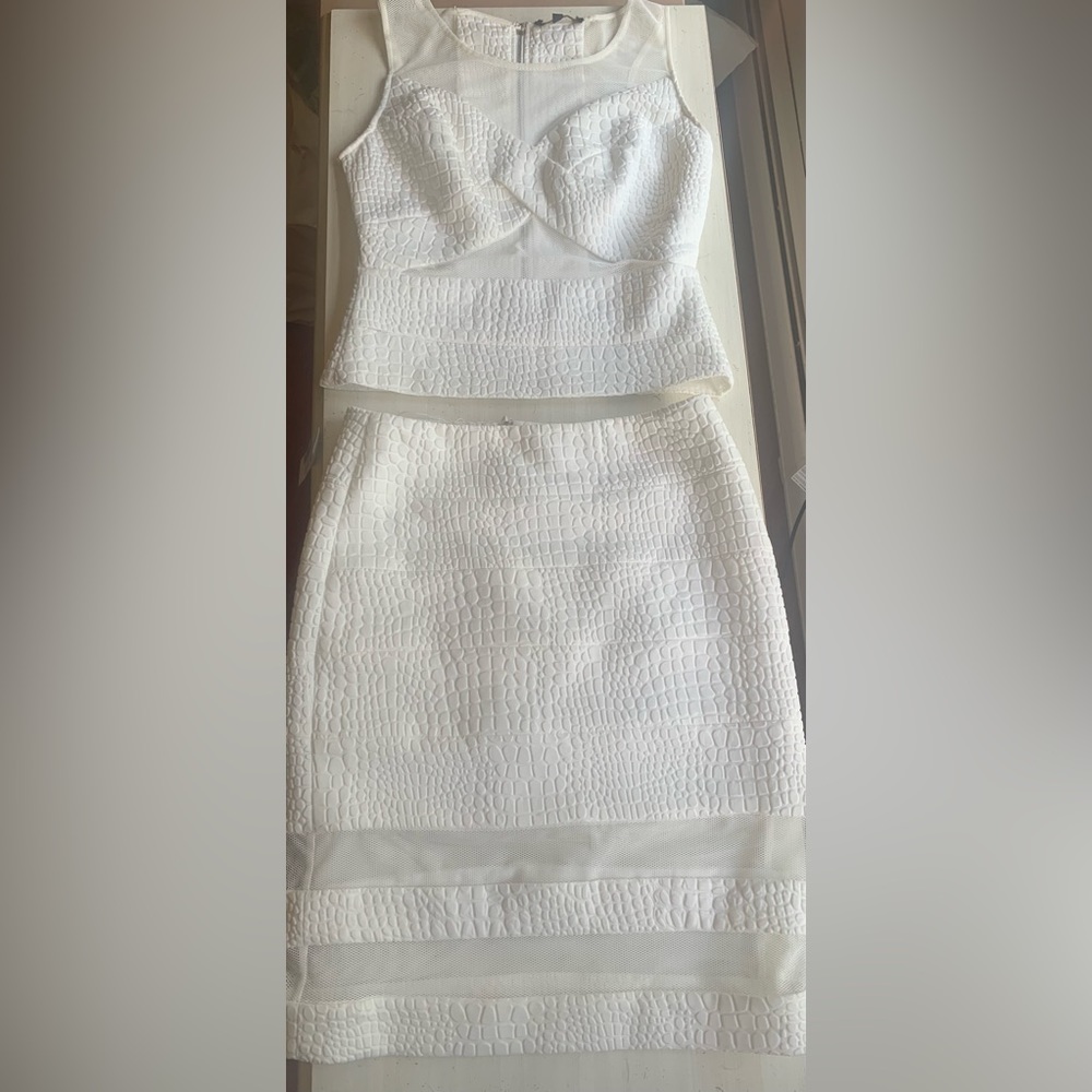NWT-Beautiful 2-Piece Faux Crocodile and Mesh Outfit-Women’s-Cream